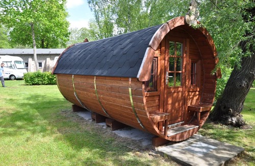 Oberhavel Cabina | Pasar la noche cerca de la naturaleza: el barril de camping