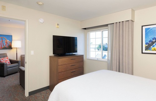 Anaheim Resort Hotel | Stay & Play Anaheim! Queen Suite w/ Pool, Gym, BBQ, Disney Walking Distance!