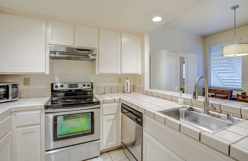 San Pablo Condominio | Stay & Play: Bay Area Condo w/ Community Pool!