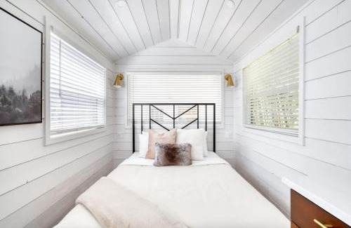 Overlook Apartamento | Stay Portland - Mississippi Micro-Luxe - Mid-Century Style