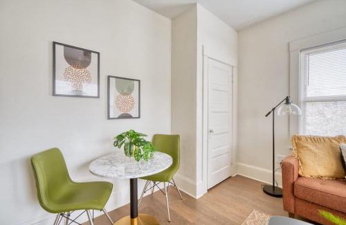 Richmond Casa | Stay Portland - Mt Tabor Retreat - Local Eateries - Shops - Bars