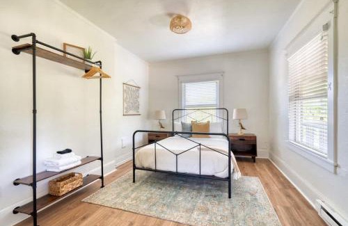 Richmond Casa | Stay Portland - Mt Tabor Retreat - Local Eateries - Shops - Bars