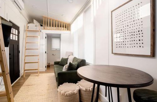 Alberta Arts District Apartamento | Stay Portland - The Graffiti Alley Tiny House - Food, Art & Beer