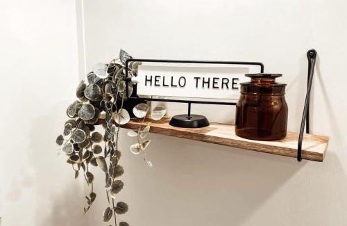 Alberta Arts District Apartamento | Stay Portland - The Graffiti Alley Tiny House - Food, Art & Beer