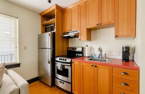 Belmont Casa | Stay Portland - The Little Tower - Local Vintage Shops & Eateries