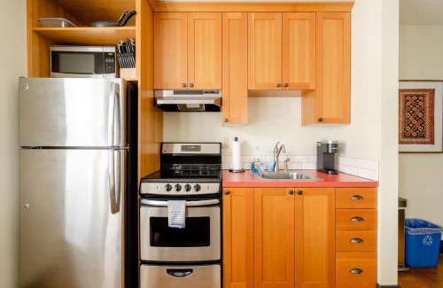 Belmont Casa | Stay Portland - The Little Tower - Local Vintage Shops & Eateries