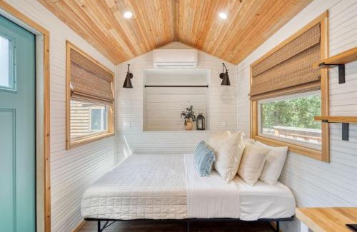 Hosford-Abernethy Casa | Stay Portland - Tiny Farmhouse - Walk to Local Shops & Restaurants