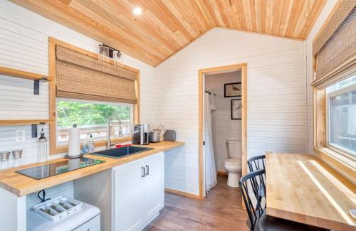 Hosford-Abernethy Casa | Stay Portland - Tiny Farmhouse - Walk to Local Shops & Restaurants