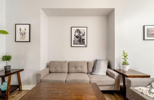 Richmond Casa | Stay Portland - Vibrant Iconic Portland Home in Heart of Division