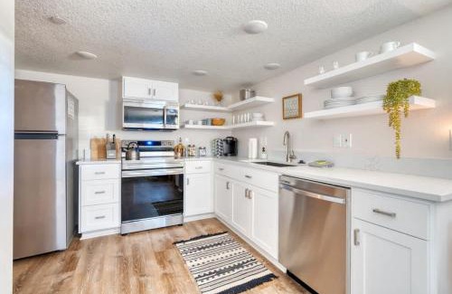 Richmond Casa | Stay Portland - Vibrant Portland Getaway, Chic Flat