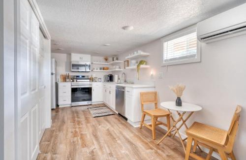 Richmond Casa | Stay Portland - Vibrant Portland Getaway, Chic Flat