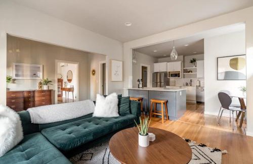Kerns Apartamento | Stay Portland - Well-Preserved Quintessential 1922 Craftsman