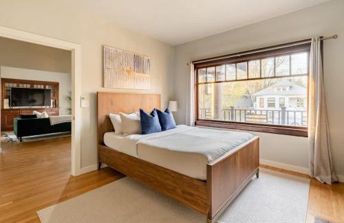 Kerns Apartamento | Stay Portland - Well-Preserved Quintessential 1922 Craftsman