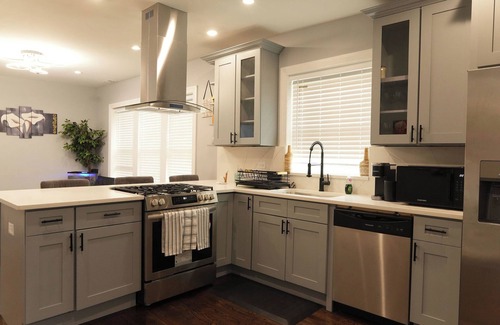 Greater Grand Crossing Casa | Stay, Relax & Explore Chicago