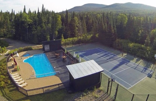 Lac Superieur Village Chalet De Esquí | Principios de invierno ofertas! Log Cabin lujo!
