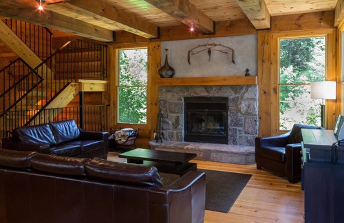 Lac Superieur Village Chalet De Esquí | Principios de invierno ofertas! Log Cabin lujo!