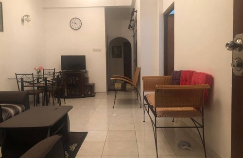 Pamankada West Apartamento | Stay Salty- City / Ocean and sunset view apartment