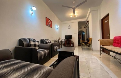 Pamankada West Apartamento | Stay Salty- City / Ocean and sunset view apartment