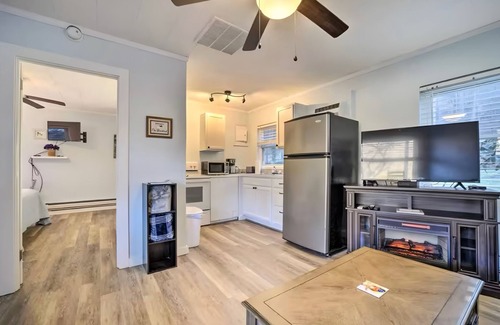 Maggie Valley Cabaña | Charming 1-bedroom cottage in welcoming Maggie Valley with WiFi, AC