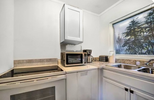 Maggie Valley Cabaña | Charming 1-bedroom cottage in welcoming Maggie Valley with WiFi, AC