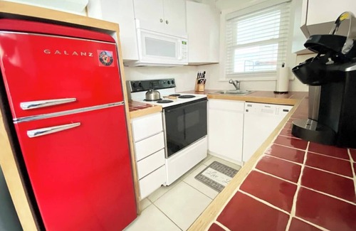 St. Petersburg - Clearwater Cabaña | Stay steps from the sand in this charming single-family home. Enjoy exclusive beach access at Sunburst Inn, featured on HGTV. Cozy comfort for up to 4, and an unbeatable location on the Gulf. Perfect for a romantic escape or small family getaway.