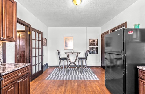St. Louis Apartamento | Stay STL-Extended Stay-Balcony-Fenced Yard-Pets