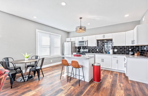 St. Louis Apartamento | Stay STL-Huge Cheery 1BR-In Unit W/D-Parking