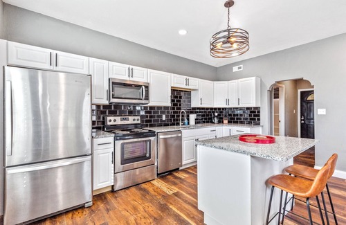 St. Louis Apartamento | Stay STL-Huge Cheery 1BR-In Unit W/D-Parking