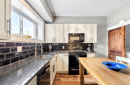 St. Louis Apartamento | Stay STL-Spacious 3BR-Off Street Parking-Pets-W/D