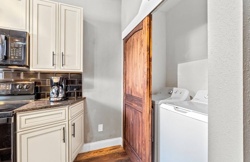 St. Louis Apartamento | Stay STL-Spacious 3BR-Off Street Parking-Pets-W/D