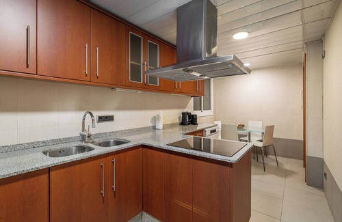Provencals del Poblenou Apartamento | Modern apartment w/ balcony and hot tub