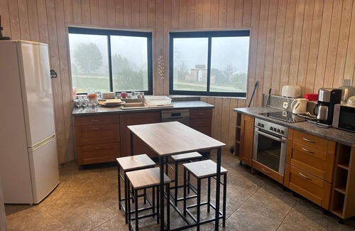 Villarzel-du-Razes Apartamento | Stay, view of the Pyrenees