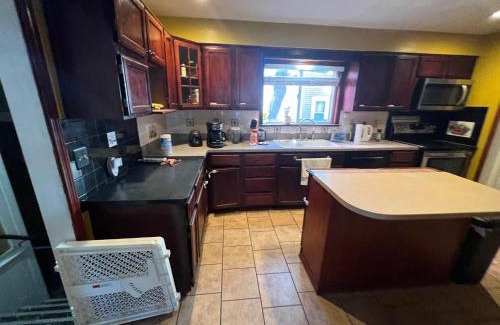 Cleveland Casa | Stay with Jay - Segunda Room