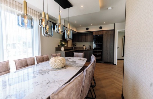 Waarland Casa | Estancia con piscina privada y jacuzzi
