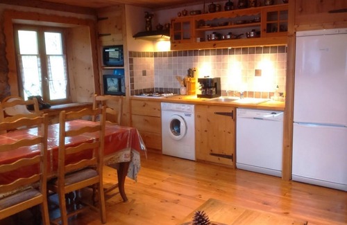 Vacheresse Apartamento | Stay with your family on an authentic farm in the Abondance Valley
