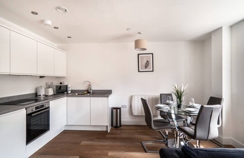 Old Trafford Apartamento | Stay Zeni, Alexandra Rise Manchester Roomy 1 Bed