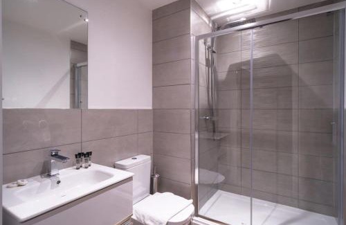 Old Trafford Apartamento | Stay Zeni, Alexandra Rise Manchester Chic 1BR Flat