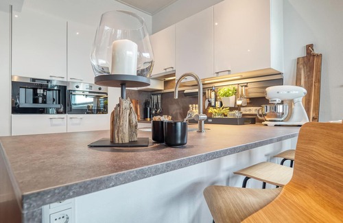 Ribnitz Alquiler De Eote | Stay24 - Schwimmendes Ferienhaus mit 3 Schlafzimmern, 2 Terrassen und Viel Platz