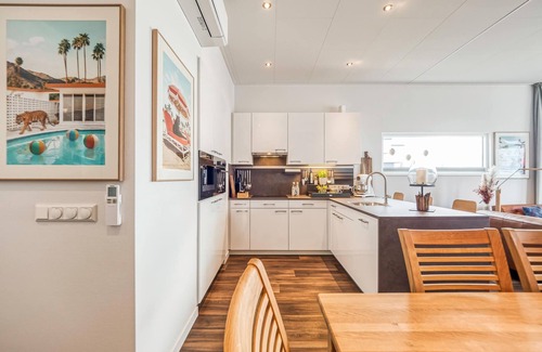 Ribnitz Alquiler De Eote | Stay24 - Schwimmendes Ferienhaus mit 3 Schlafzimmern, 2 Terrassen und Viel Platz