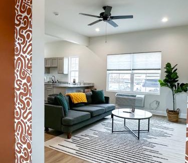 Baton Rouge Apartamento | StayAE Downtown - 1BR Apartment, Ground Floor
