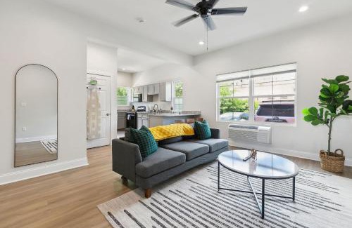 Baton Rouge Apartamento | StayAE Downtown - 1BR Apartment, Ground Floor