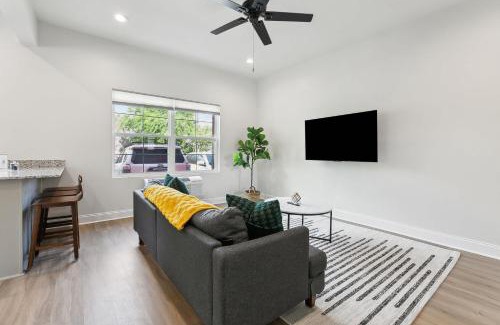 Baton Rouge Apartamento | StayAE Downtown - 1BR Apartment, Ground Floor