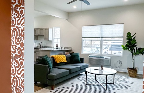 Main Street Historic District Apartamento | StayAE Downtown - 1BR Apartment, Ground Floor