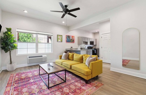 Historic Downtown Baton Rouge Apartamento | StayAE Downtown - One Bedroom, Ground Floor