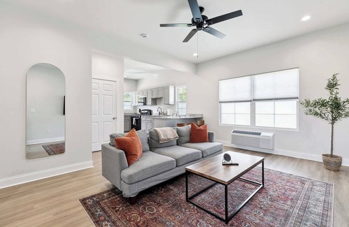 Historic Downtown Baton Rouge Apartamento | StayAE Downtown - One Bedroom, 2nd Floor