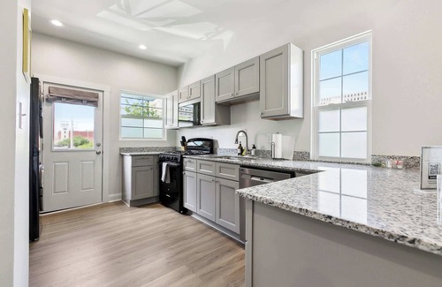 Historic Downtown Baton Rouge Apartamento | StayAE Downtown - One Bedroom, 2nd Floor