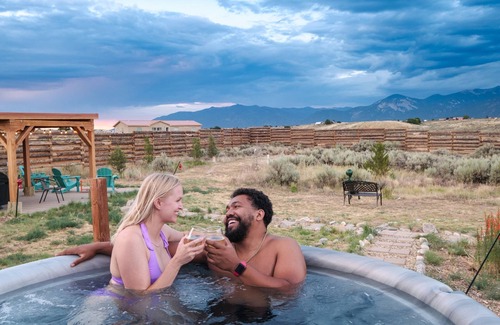 Taos Casa | StayatShala: Hot tub, Theater, 360 Views, 2 acres