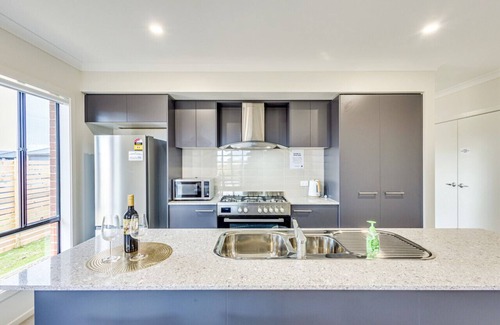 Wyndham Vale Casa | StayAU Charming 4BR Retreat in Wyndham Vale