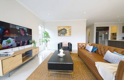 Truganina Casa | Stayau Charming Spacious Holiday House Wyndham