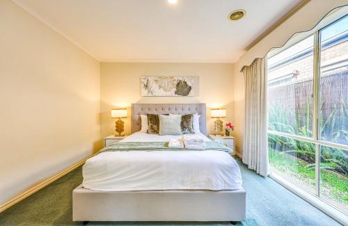 Cranbourne Casa | StayAU Family Retreat with Pool Table in Cranbourne